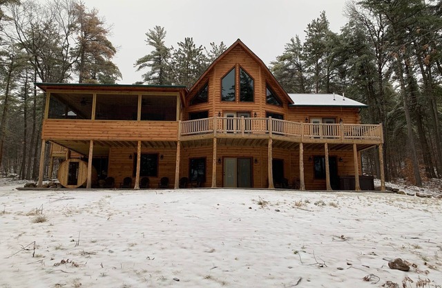 Ski Whiteface . A luxurious log cabin Deer Pine Chalet