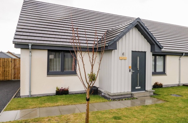 SKOGLENDI, pet friendly, character holiday cottage in Boat Of Garten