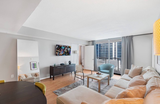 Sky High 31st Floor Condo W Parking