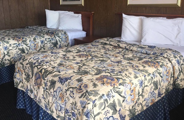 Sky-Palace Inn and Suites El Dorado - 2 Double Bed NS