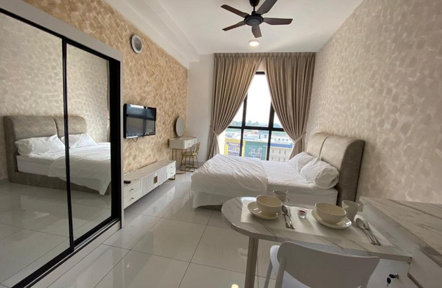 Sky Trees Nflix Make Up Table with Pool & Facilities