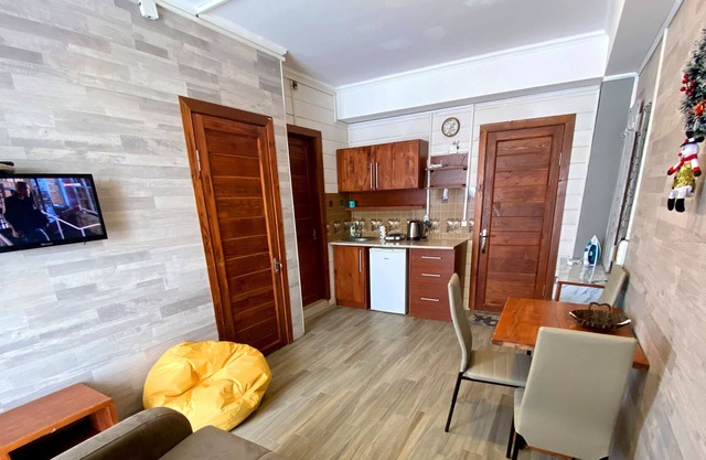 Skylight apartment in the hills, close to ski trails