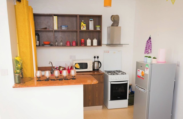 Skyline Villann>Close to Airport, Swimming Pool, Gym!