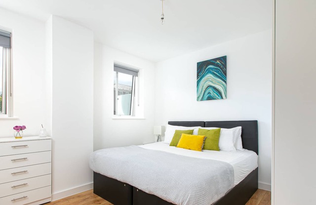 SKYVILLION - 4BED HOUSE WITH GARDEN + PARKING NEAR The Galleria+University