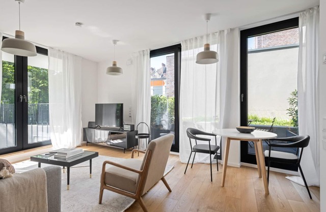 Sleek Charlottenburg 1BR near KaDeWe & Kurfürstendamm, by Blueground
