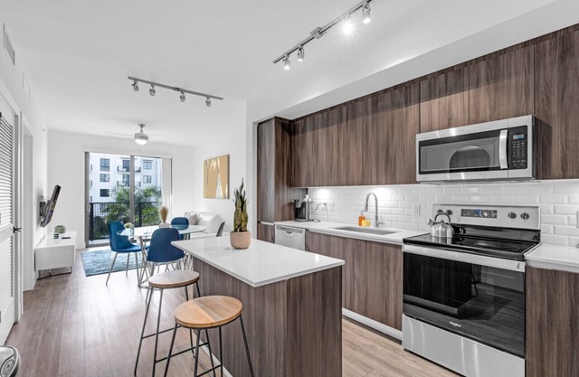 Sleek Doral Retreat 1 Bed Oasis W/Free Parking