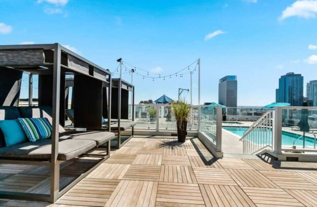 Sleek Downtown LA Abode w/Gym & Rooftop Pool