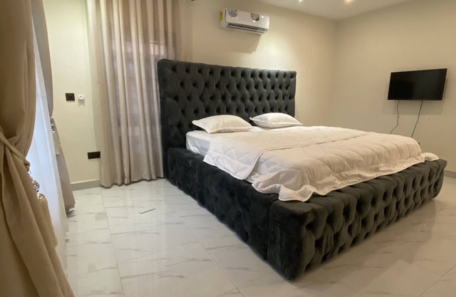 Sleek Luxury Townhomes(#3 bedroom)