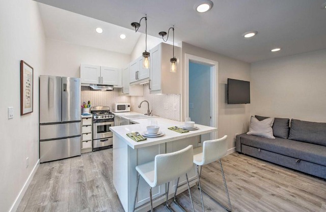 Sleek Modern Home with Patio, 8 Mi to Dtwn Seattle!
