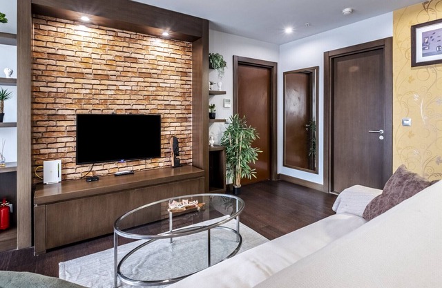 Sleek Residence Flat with Island View in Maltepe