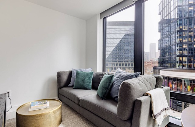 Sleek Seaport Studio w/Gym & W/D, nr Restaurants, by Blueground