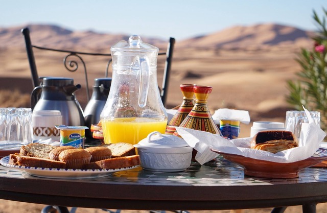 Sleeping in a Luxury tent in Merzouga desert !