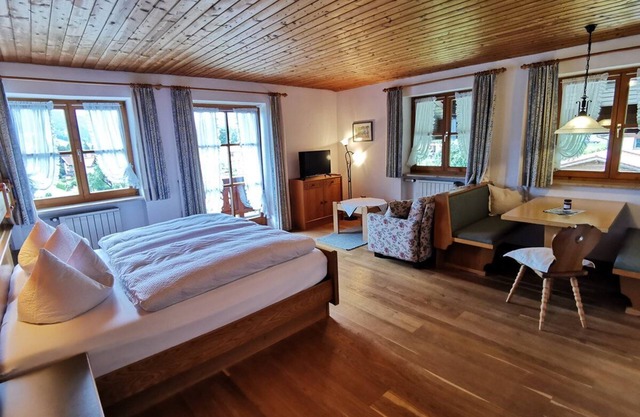 Sleeping beauty vacation apartment with mountain view