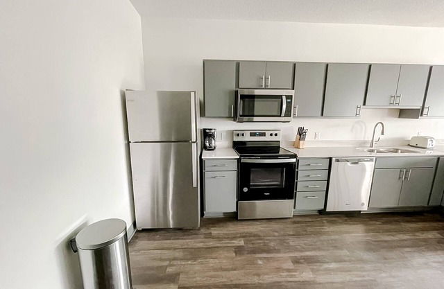 Sleepover: Superior 1BD/1BA - Des Moines