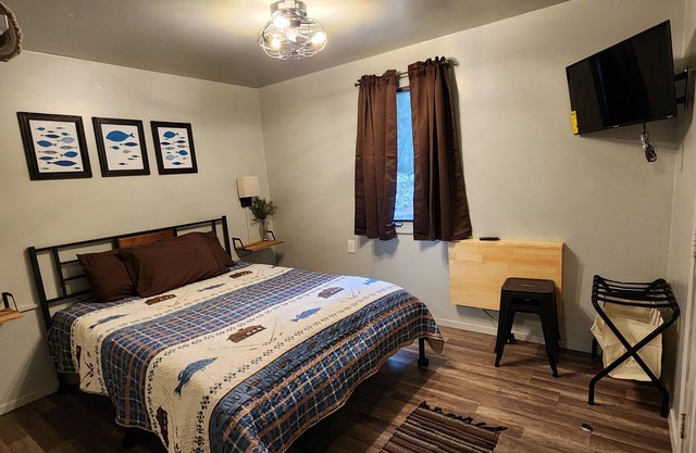 Sleeps 2- Private bath