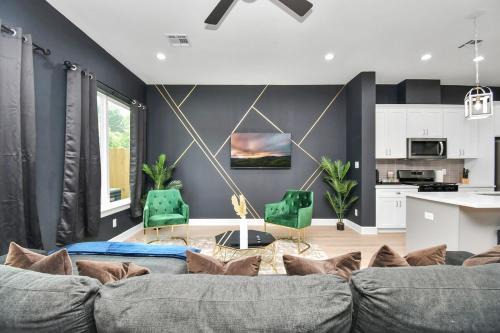 Sleeps 20 - 2 Homes - Family and Friends Fun Super house