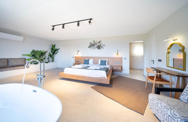 Sleeps 4 Modern and Luxurious Villa - AWZ 271