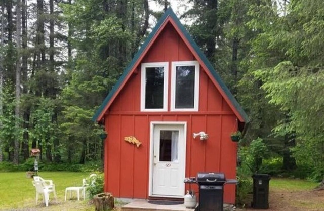 Sleeps 4- Private bath