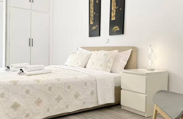 Sleeps 5 near Athens center and metro