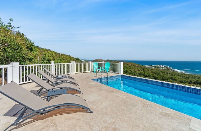Sleeps 9 - Generator - Central Location - POOL!