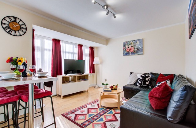 Sleeps4-FreeParking-Pets-Wifi-Tottenham Stadium