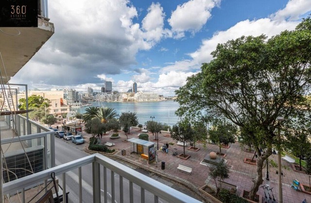 SLM053 - MB · A comfy Seafront 1BR APT, in Tower Road in Sliema