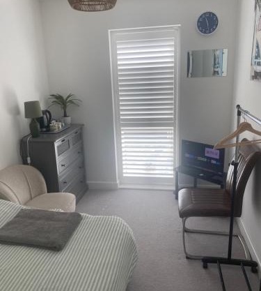 Small Double room to rent