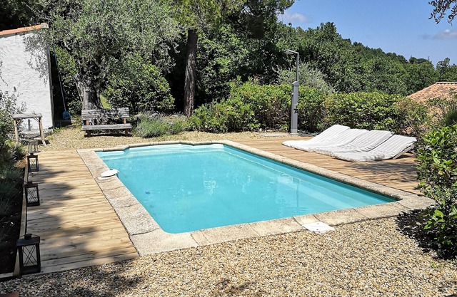 Small house in the hills above Grasse swimming pool quiet sea view hiking