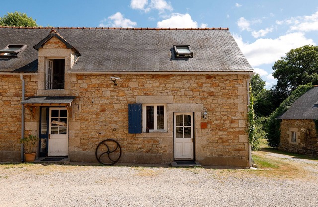 Small House "Le Bistrot" with Shared Pool, Shared Terrace and Wi-Fi