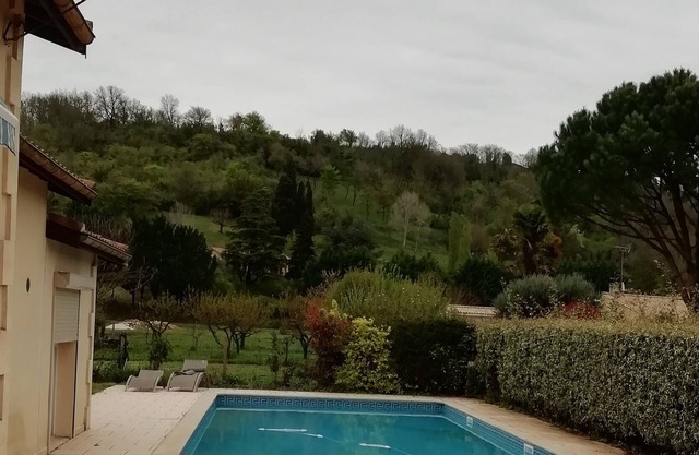 Small property in the countryside, quiet and private swimming pool (ex: Gerald's Annex)