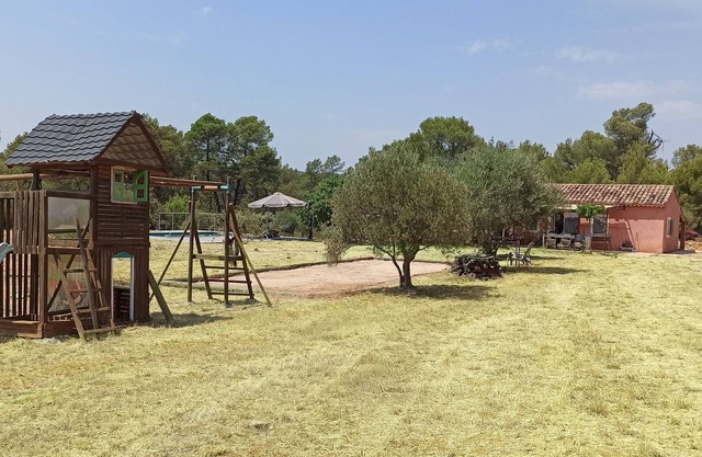 Small Provencal farmhouse with private pool in 4ha of nature. Very quiet