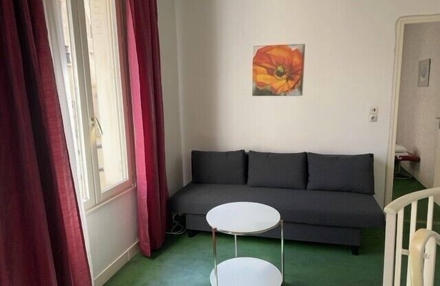 Small quiet house, near Paris