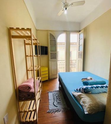 Small simple single suite 305