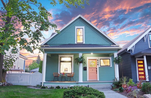 Smile more ツ at this 4 bed, 2 bath gem