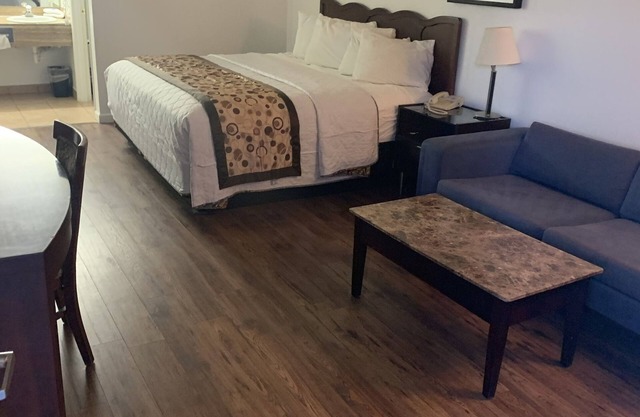 Smokey Point Motor Inn