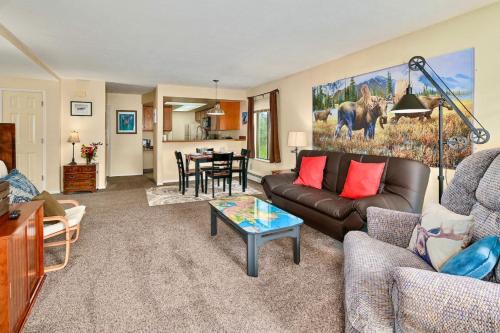 Sneaky Moose Townhome 2BR 2BA