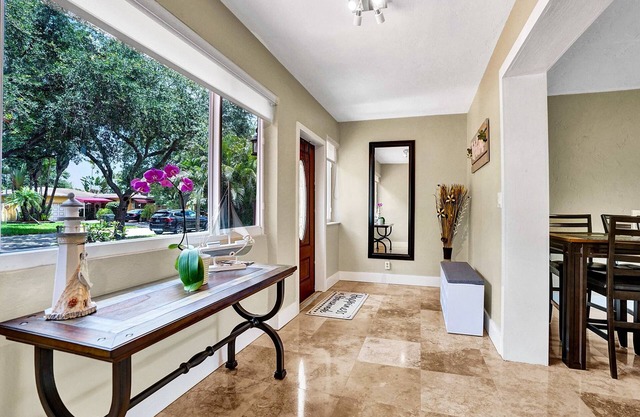 Snowbird-friendly remodeled home near beach with grill, outdoor shower, W/D, AC