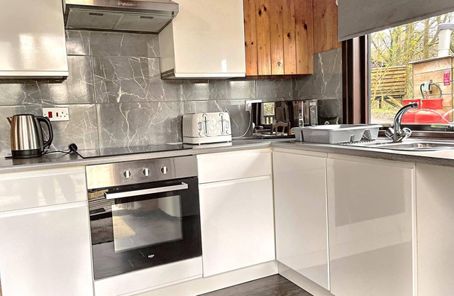 Snowdrop 10-Hot Tub-Woodlandlodges-St Clears-Pembrokeshire