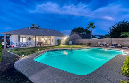 So Private! Home With Free Heated Pool!