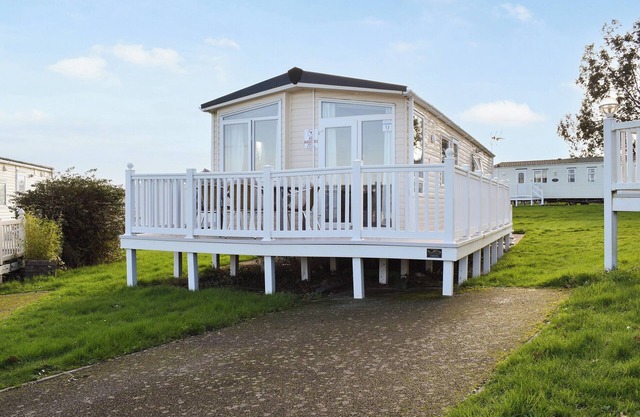 Solent Village 13-UK44072