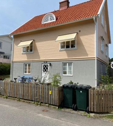 Solhyddan, tvårumslägenhet i villa nära havet