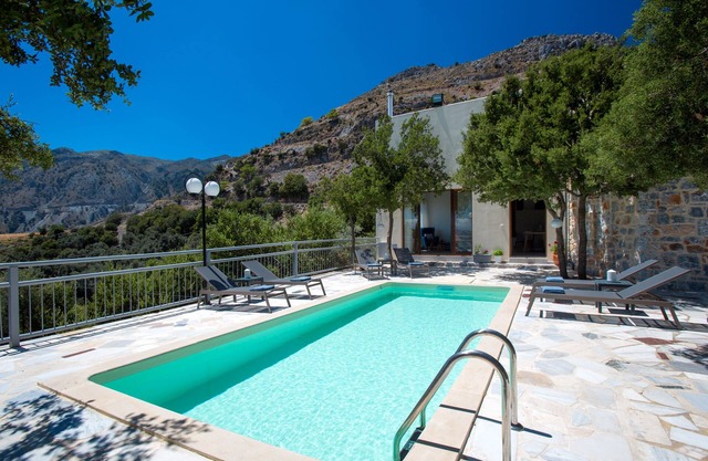 Somnia Villa, With private pool, close to amenities, nature's revitalisation