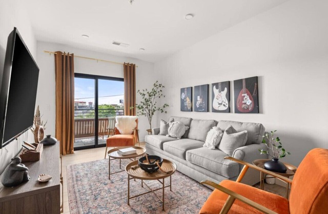 Songbird Suite: condo w/pool