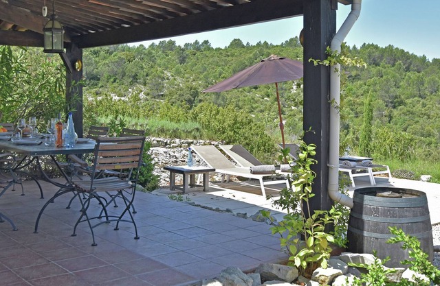 Soothing Villa in Belvézet with Swimming Pool