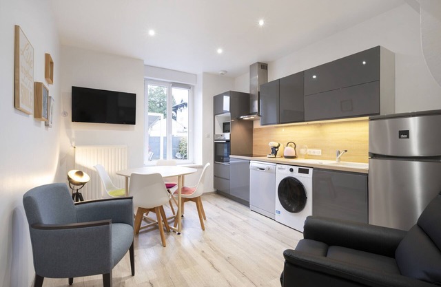 Sophie M: Elegant apartment on the ground floor
