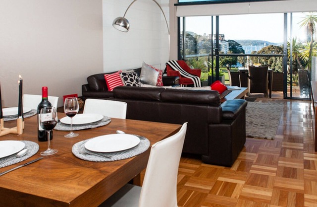 Sophisticated penthouse in the exclusive waterfront location *25% DISCOUNT!
