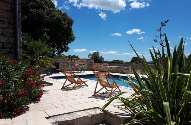 South Ardèche - LA BERGERIE DE POUZOL 170m², 4 bedrooms, sleeps 10, private pool