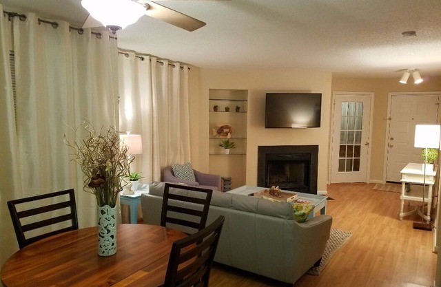South Beach Condo, cute, cozy and clean.