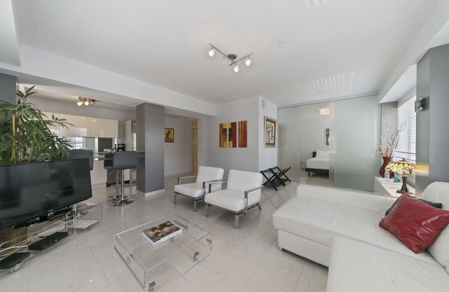 South Beach, Perfect Apartment, Oceanfront Building, Walk to Everything!