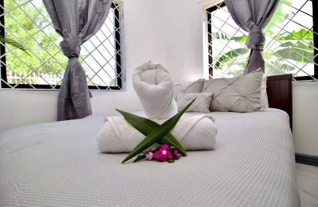 South Häus - Serene and Sunlit Escape in St. Lucia